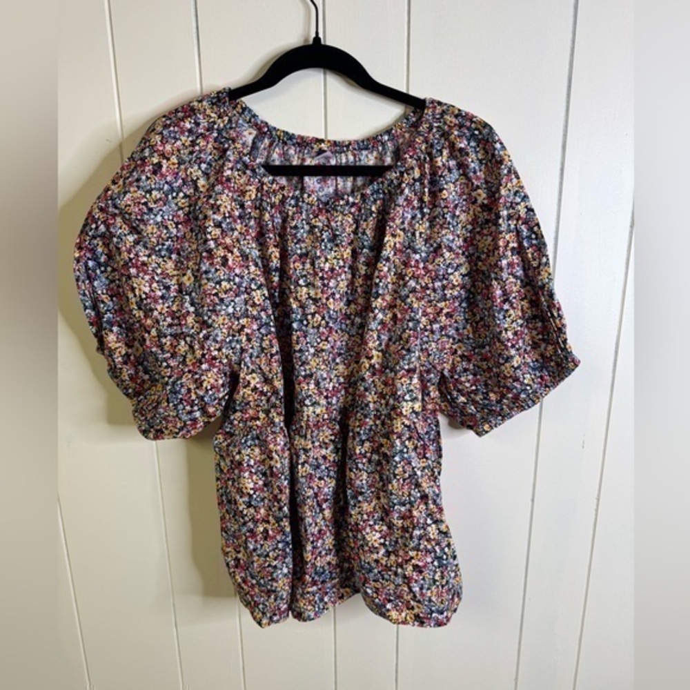 Old Navy Floral Puff-Sleeve Blouse in Navy Multi